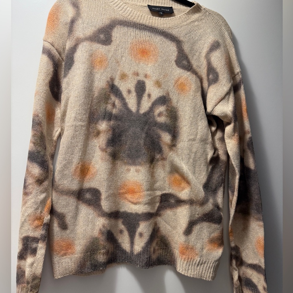 Avery Rayne sweater in size small